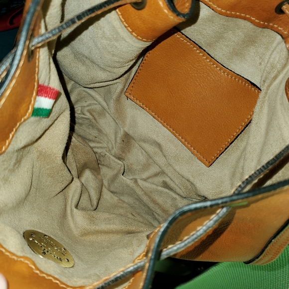 PRATESI EUC DRAWSTRING LEATHER BUCKET BAG - Picture 6 of 10